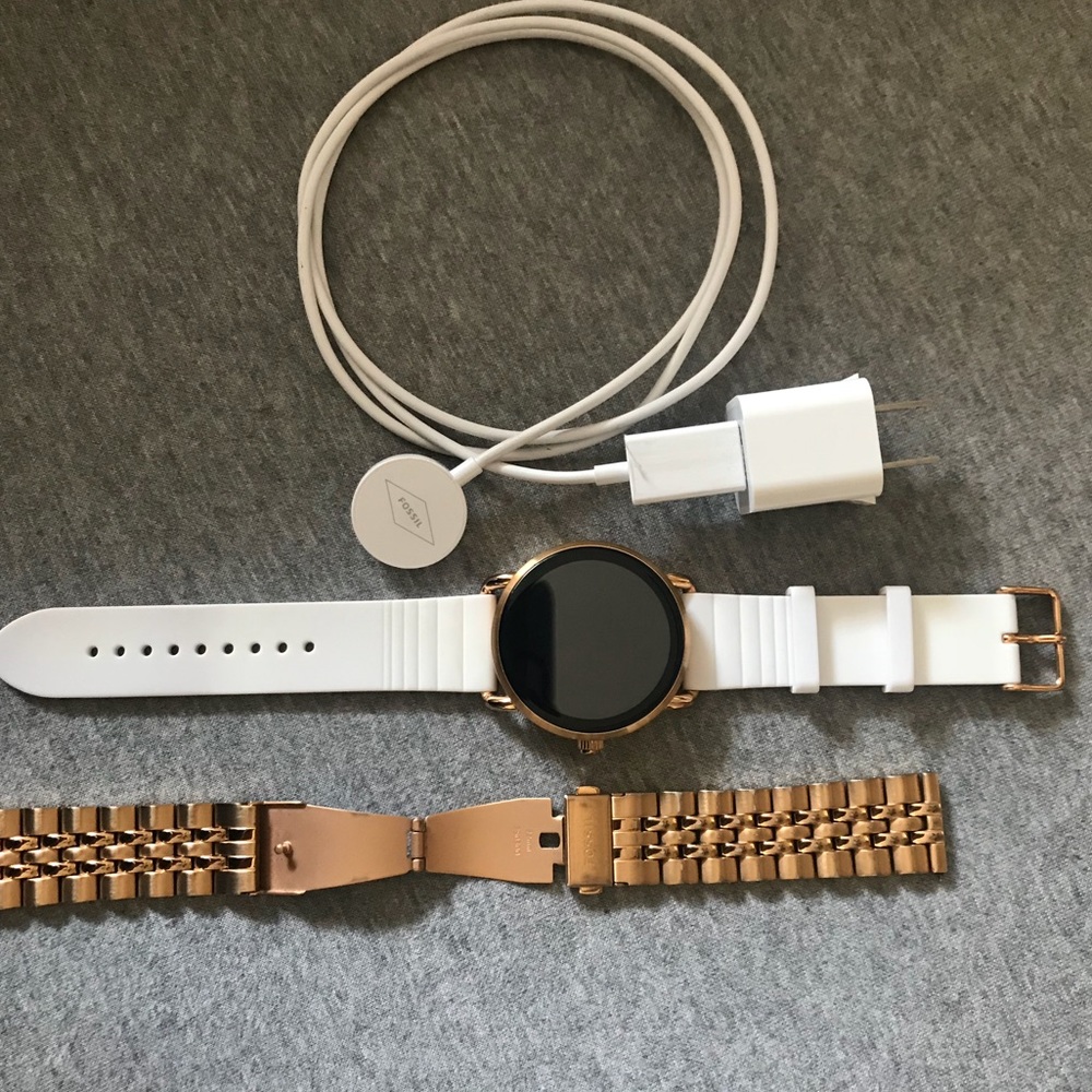 Q Wander Rose Gold Fossil smartwatch